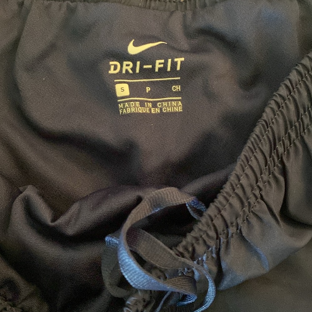 Nike running shorts with built in undershorts lining size small - Picture 4 of 9